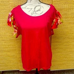 Pink t-shirt with floral sleeves